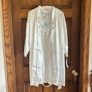 NWT Linea Donatella White & Baby Blue Satin Mrs. Robe & Slip Dress Matching Set